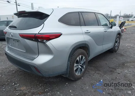 2021 Toyota Highlander Xle z USA, uszkodzony, nr VIN 5TDGZRBH4MS547903